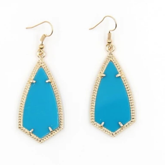 New Gorgeous 🥰 Dangle Earrings 😘 2 for $15 - Picture 8 of 9